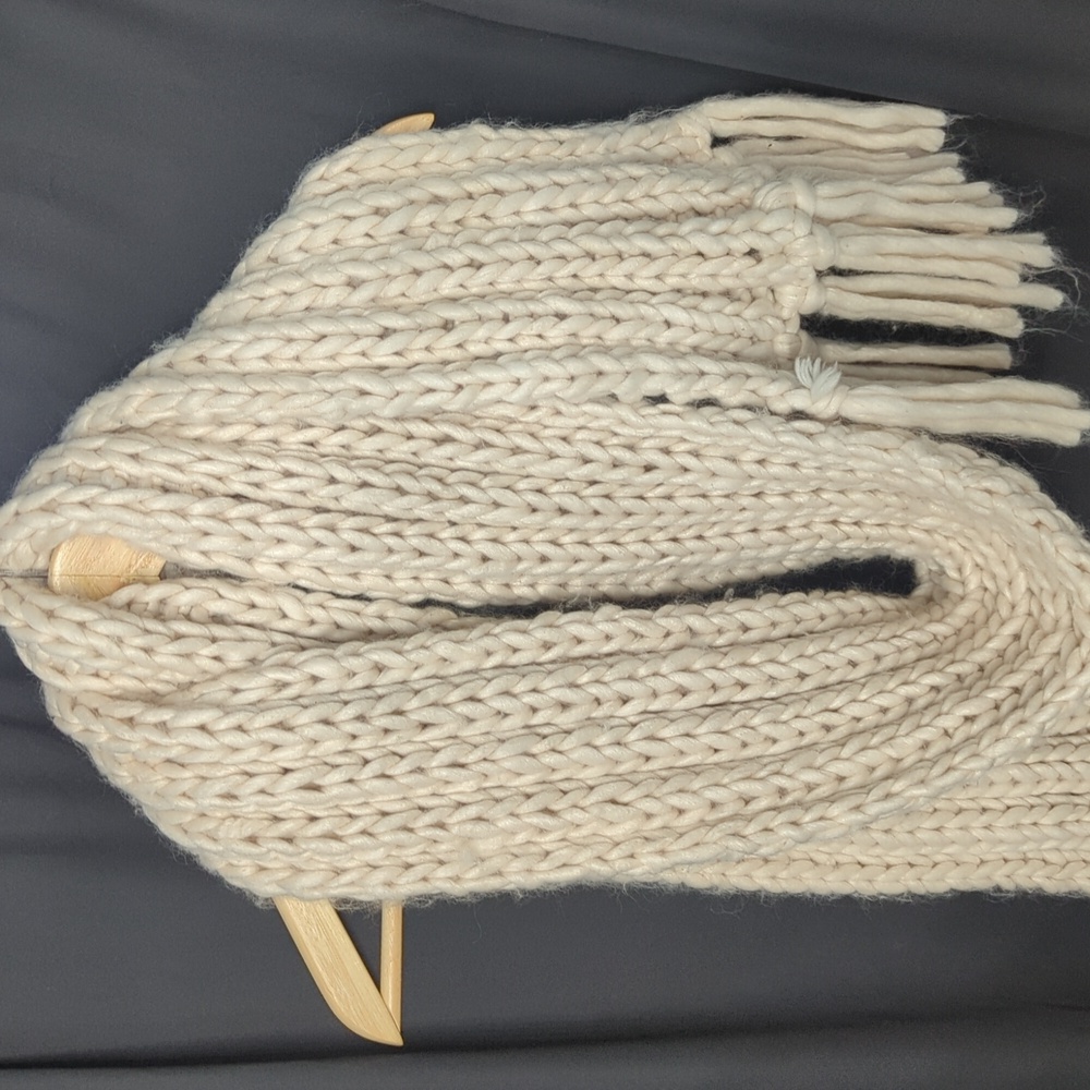 Knit scarf - Picture 3 of 5